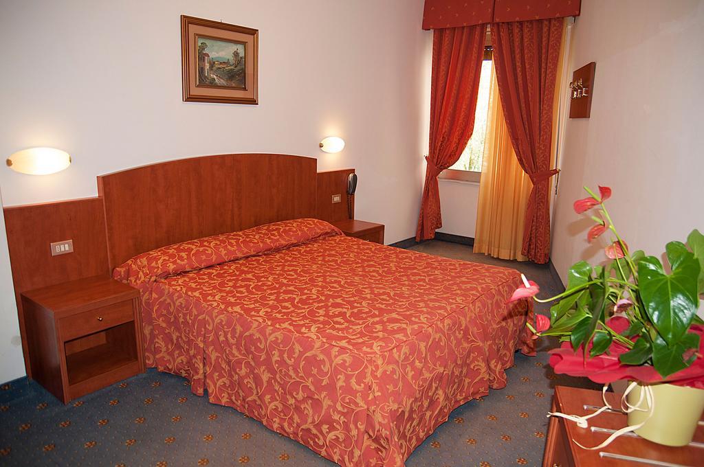 Hotel Garden Limone sul Garda Habitación foto